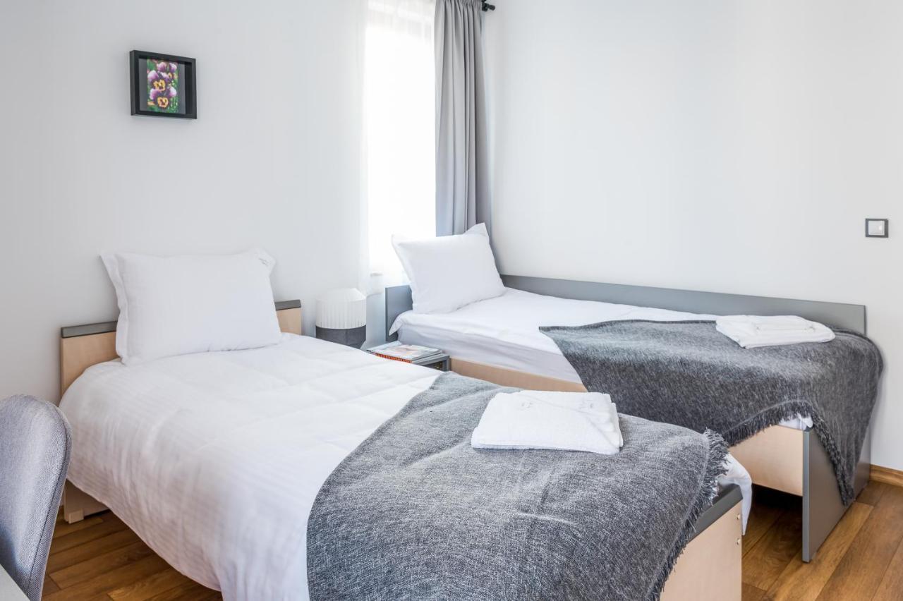City View Apartment With 2 Bedrooms And Free Garage 布拉格埃夫格拉德 外观 照片